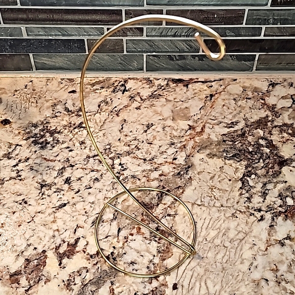 9" Brass Curve Down Ornament Stand Metal Gold Tone Christmas Decoration - Picture 1 of 2